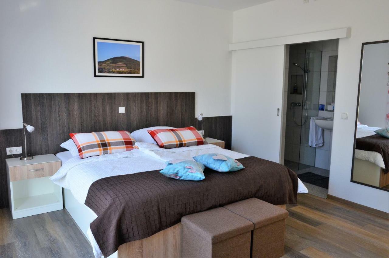 Gaestehaus Am Hochsimmer Ettringen エクステリア 写真