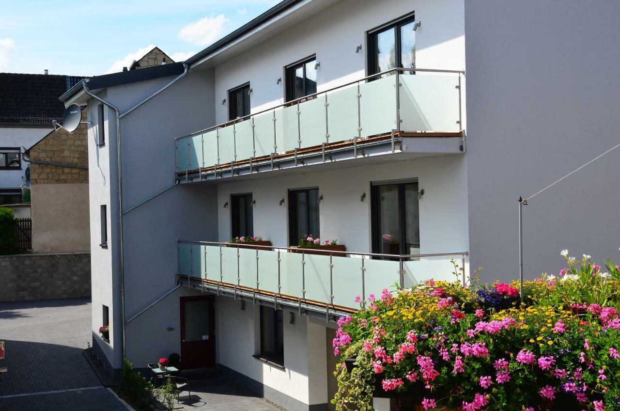Gaestehaus Am Hochsimmer Ettringen エクステリア 写真
